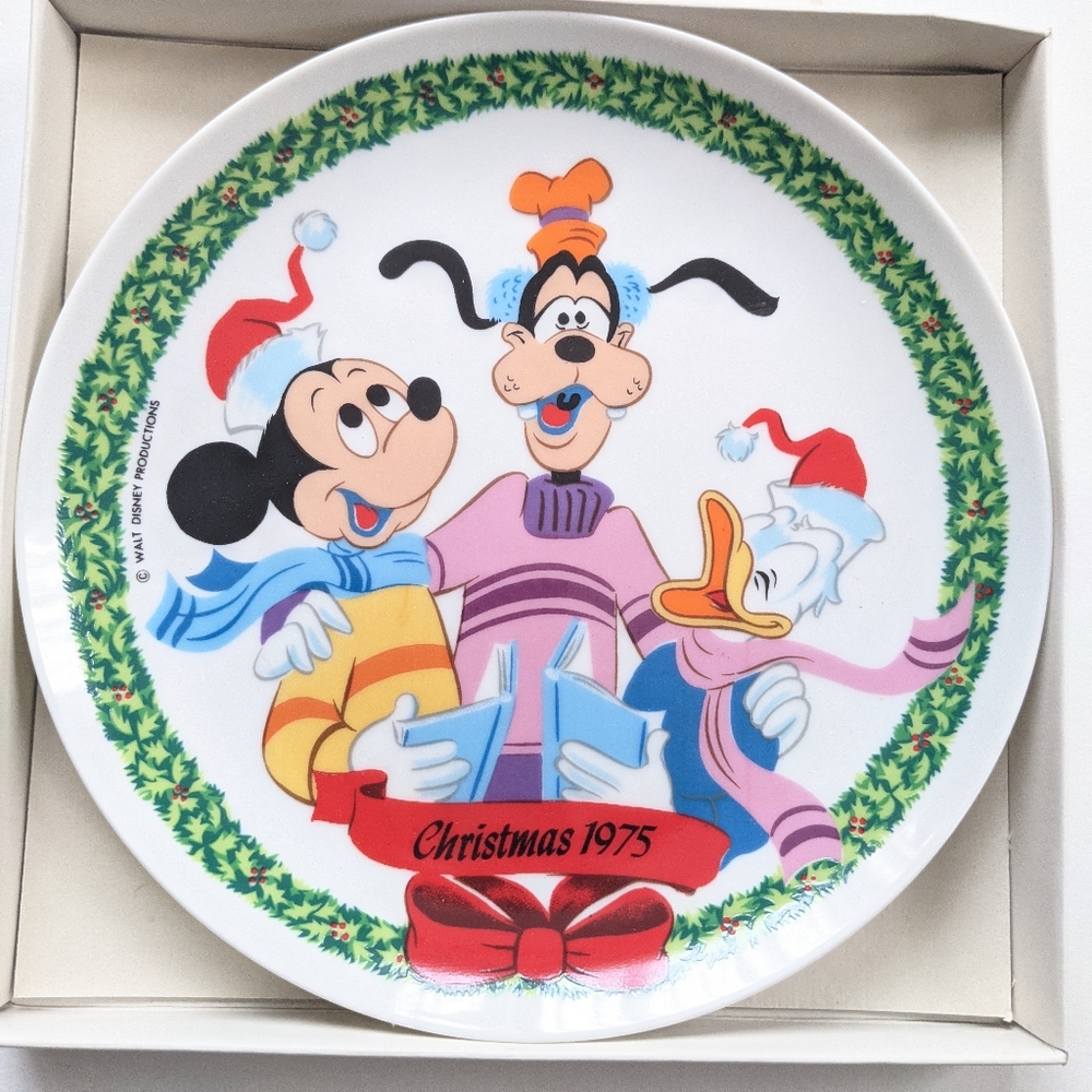 Walt Disney 1975 Christmas Plate